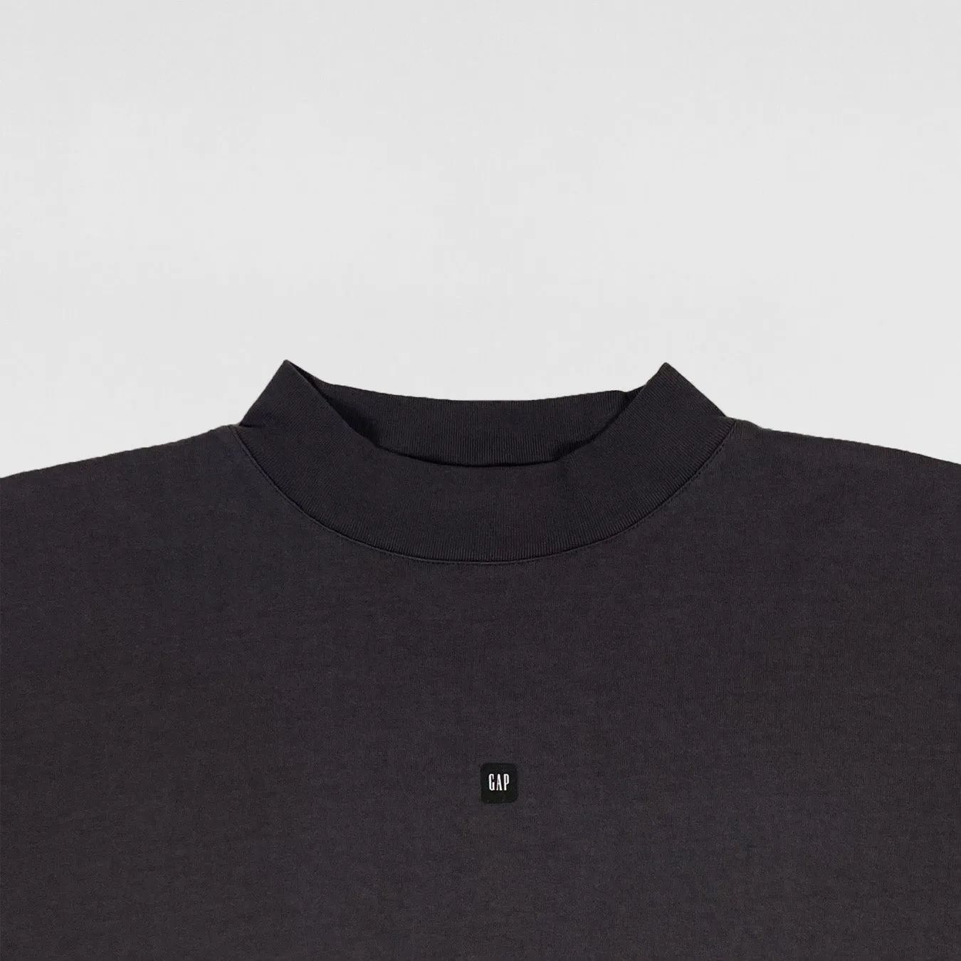 YGEBB 2022 Quarter Sleeve Logo Tee In Dark Grey